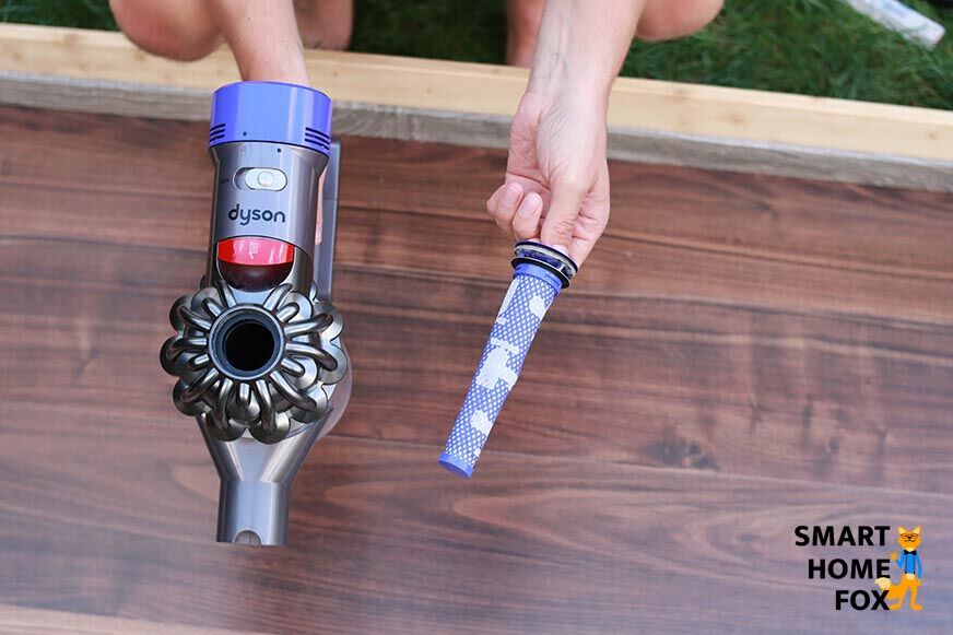 Herausnehmen des HEPA-Filters Dyson V8